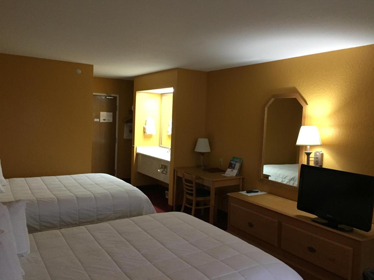 Parkfield Inn - Clinton Ngoại thất bức ảnh